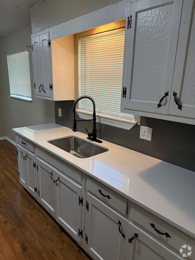 Building Photo - Charming Home in Norman