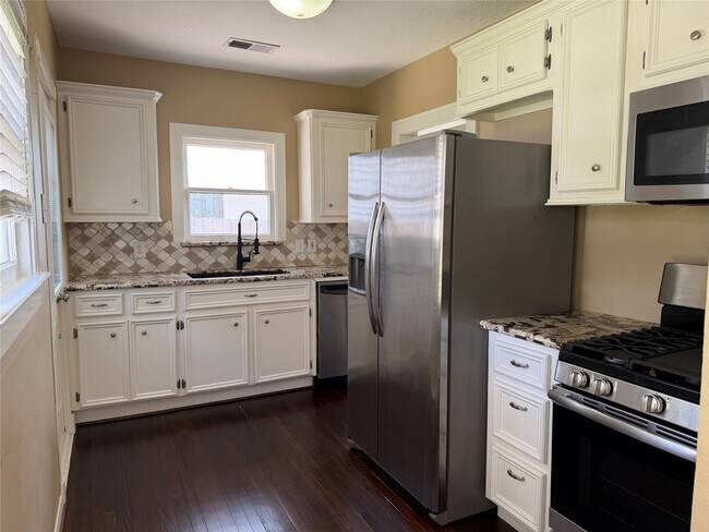 Photo - 4109 De George St
