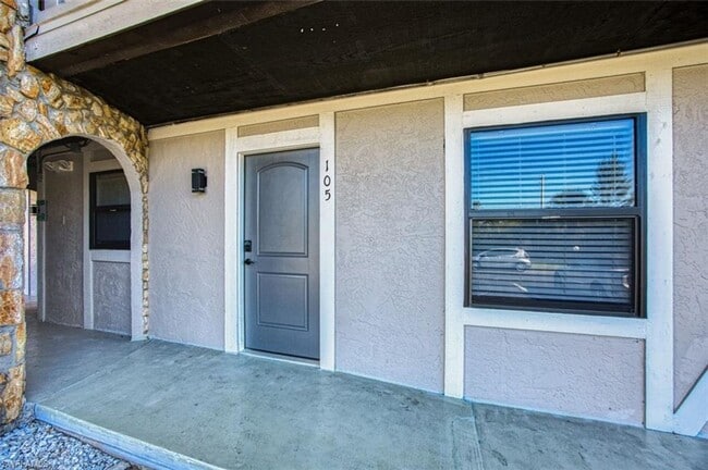 Newly renovated 2 bedroom 2 bathroom 1st f... - Newly renovated 2 bedroom 2 bathroom 1st f... House