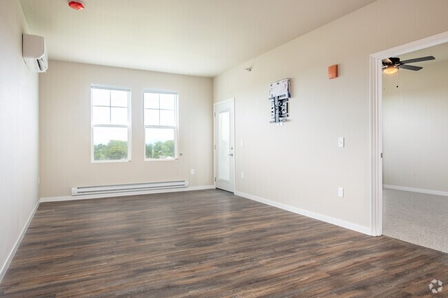 2BR, 2BA - 1069SF