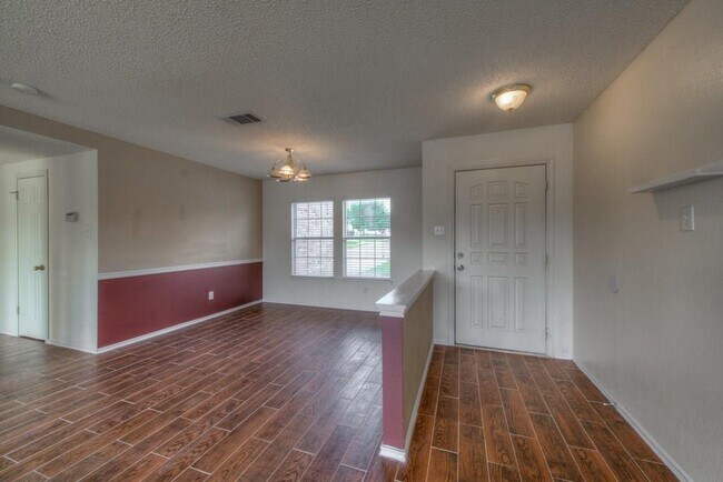 Photo - 2623 Andres Way