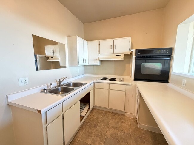 Photo - 529 W 4th St Unit 529 W 4th St - 2