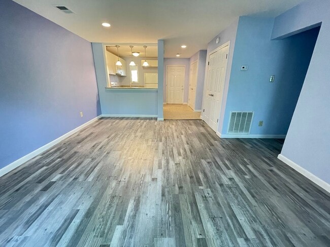 Photo - Mill Creek - Updated 2br 2ba garden-style ... Unit E4