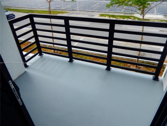 Photo - 16955 SW 100th Ave Unit 1