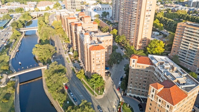 The Majestic on the Plaza - The Majestic