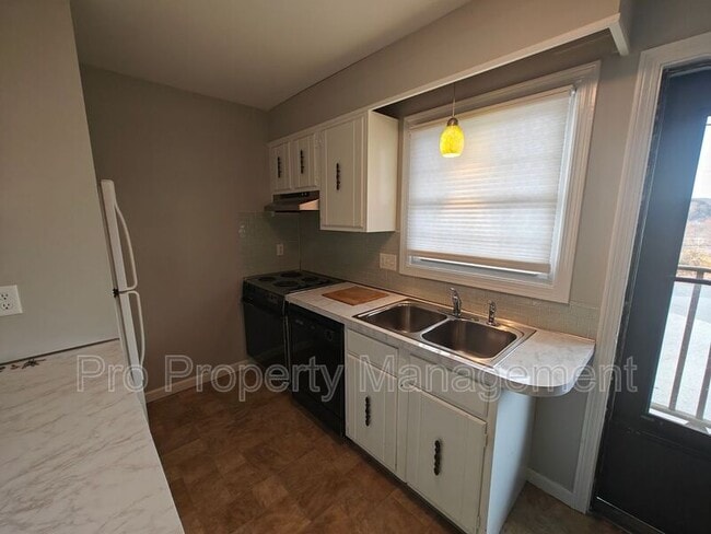 Photo - 18 Broadview Hts