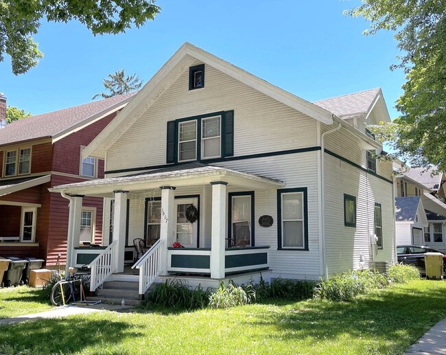 Building Photo - 1617 Chadbourne Ave Unit 1 Rental