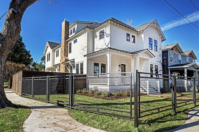 Photo - 1901 Bradshaw St