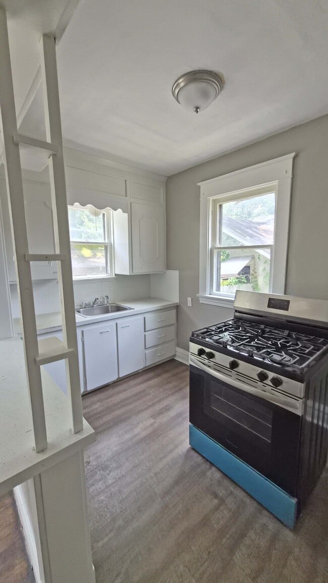 Photo - 2311 Oakwood Ave