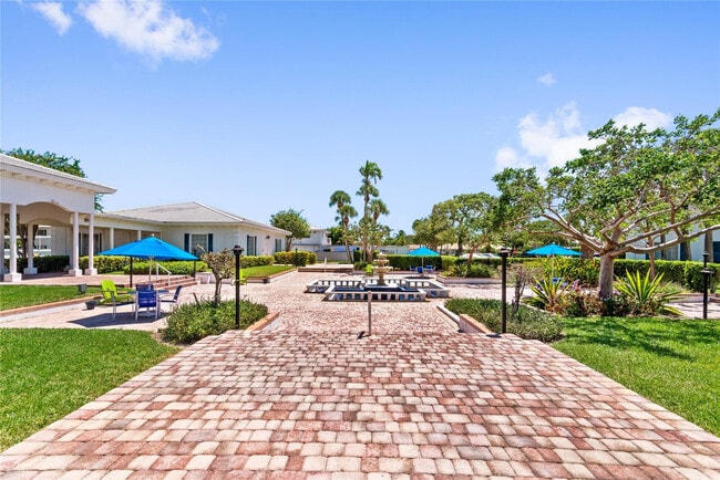 Building Photo - 2151 NE 68th St