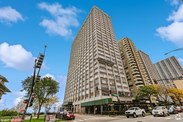 Building Photo - 6171 N Sheridan Rd Unit 2805 Rental