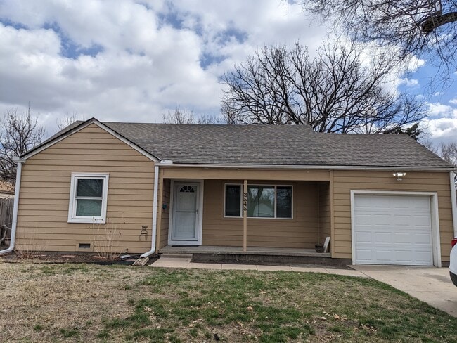 Building Photo - 2545 E Aloma St