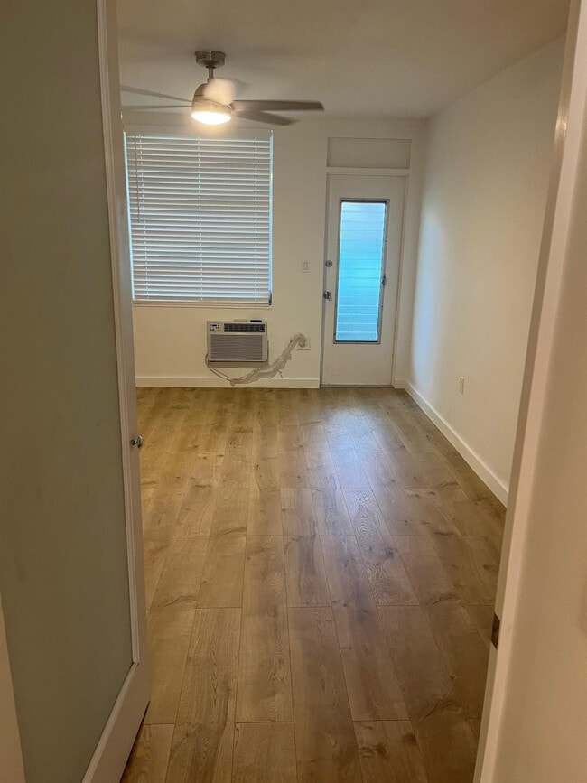 Photo - 441 Collins Ave Unit 6