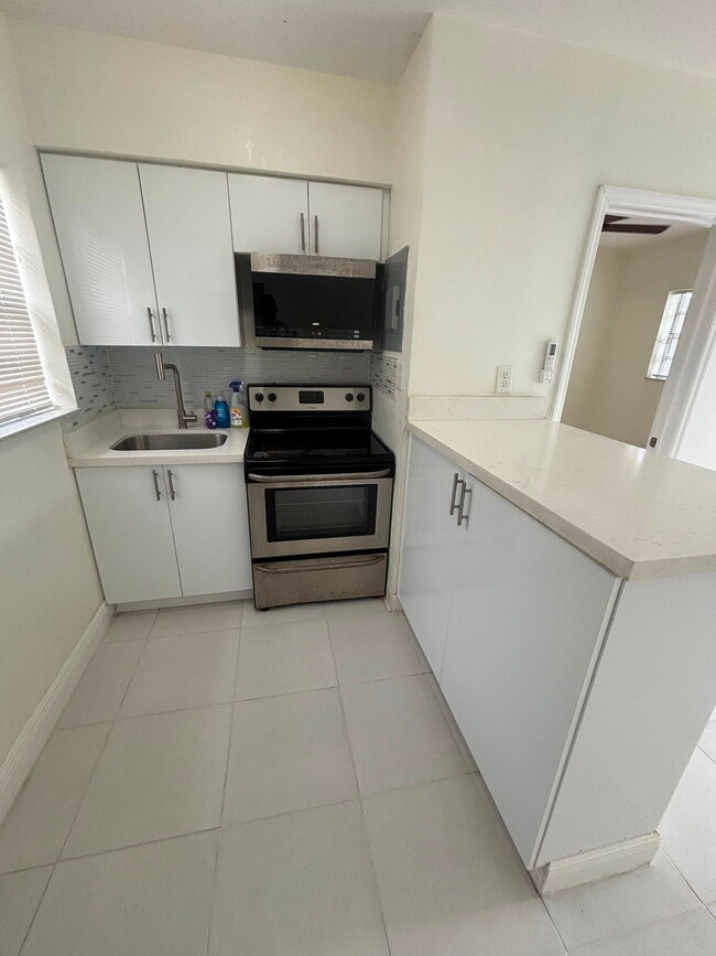 Photo - 121 SW 5th Ct Unit 2