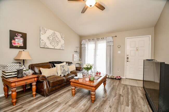 Building Photo - 8055 Cambridge St Unit 22B