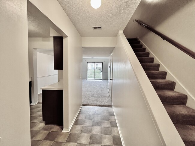 Photo - 901 Olmstead Dr