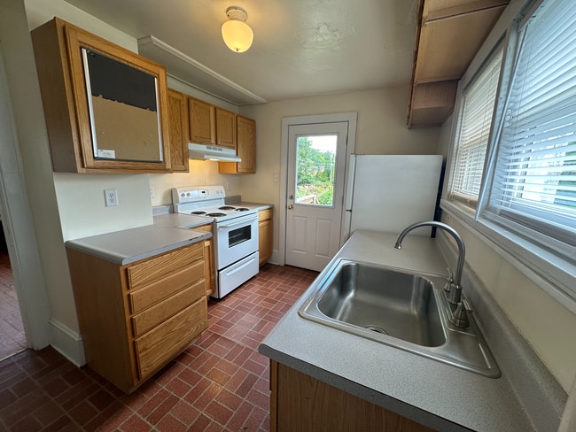 Photo - 122 E Irvin Ave