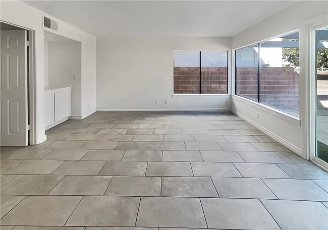 Photo - 9670 Summerville St