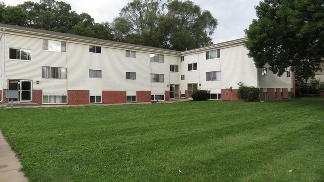 5702 - 5725 S 14th St Apartments