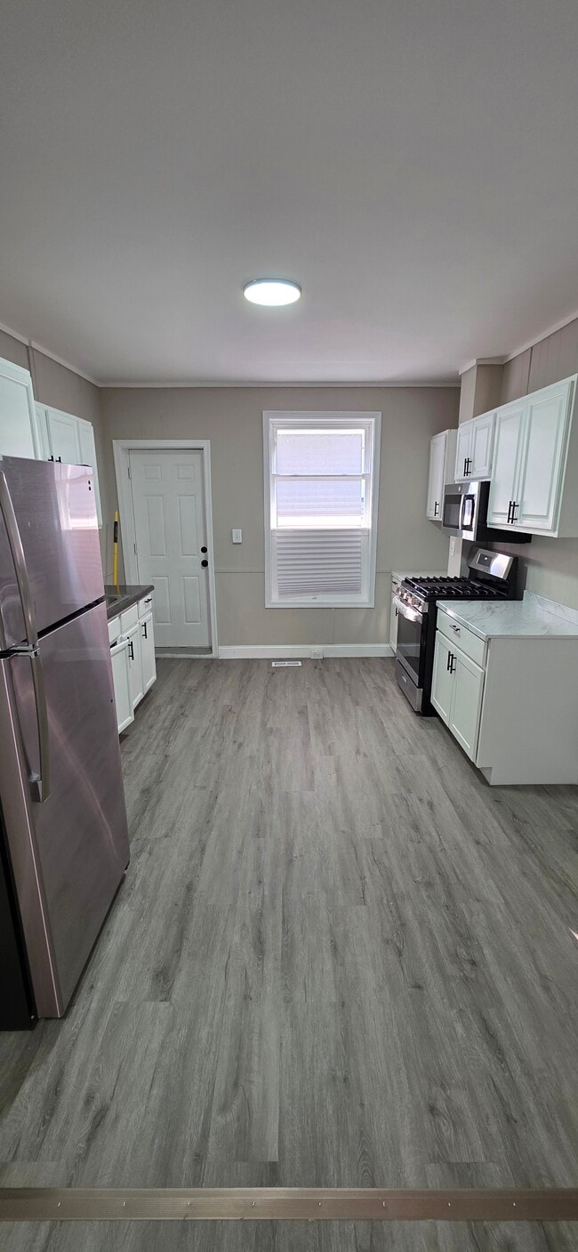 Building Photo - 700 N Streeper St