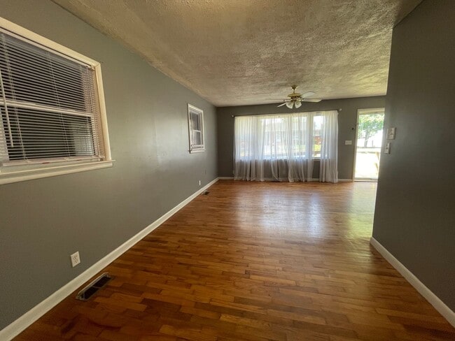 Photo - Cute 3/1 House in Calvert City Limits