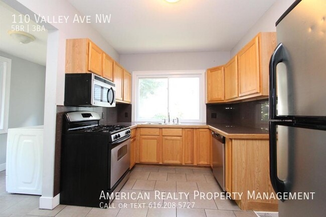 Photo - 110 Valley Ave NW