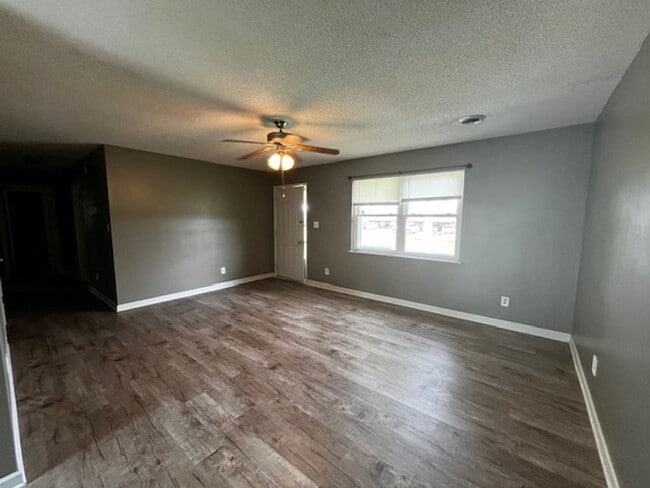 Photo - 159 Durkee Rd NE