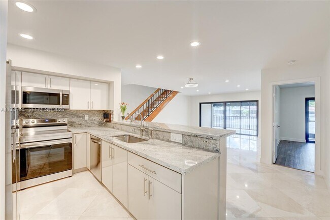 Photo - 8352 Dundee Terrace