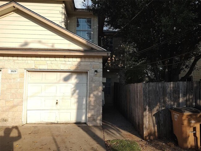 Photo - 1619 Constantino Cir