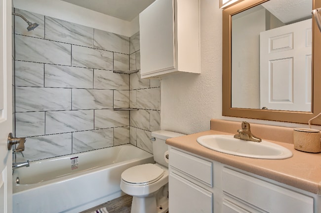 Photo - 419 S 27th St Unit 403