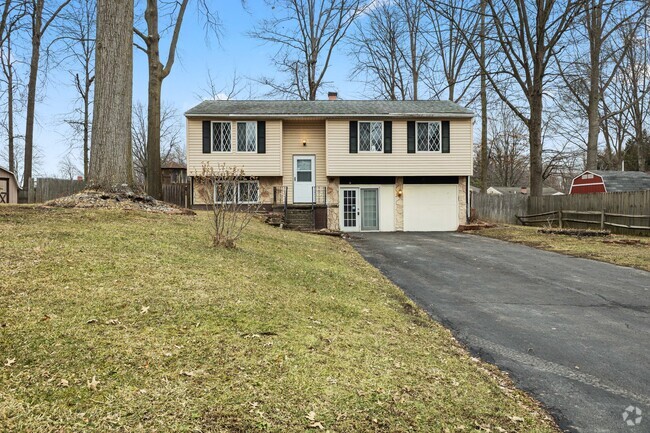 Building Photo - 1915 Burr Oaks Ct Rental