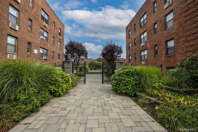 Building Photo - One Jefferson Ave Unit K1