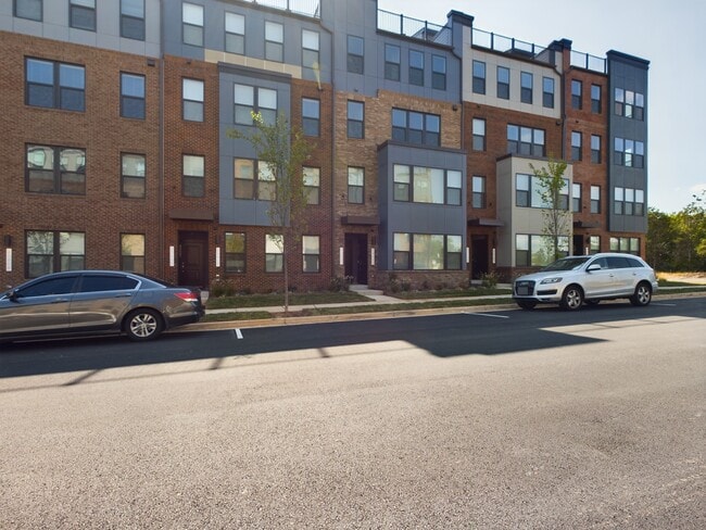Photo - 43801 Middleway Ter