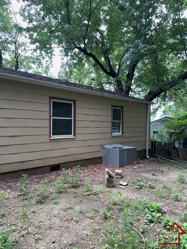 Photo - 712 Bronson St