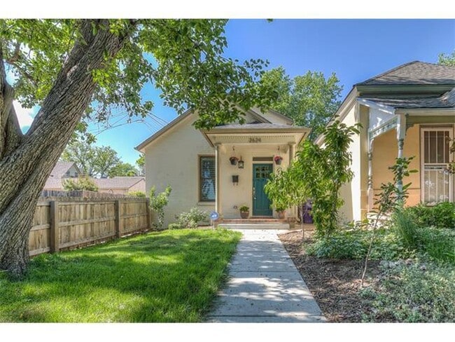 Building Photo - Beautiful 2 Bed/1.5 Bath Home in the Highl...