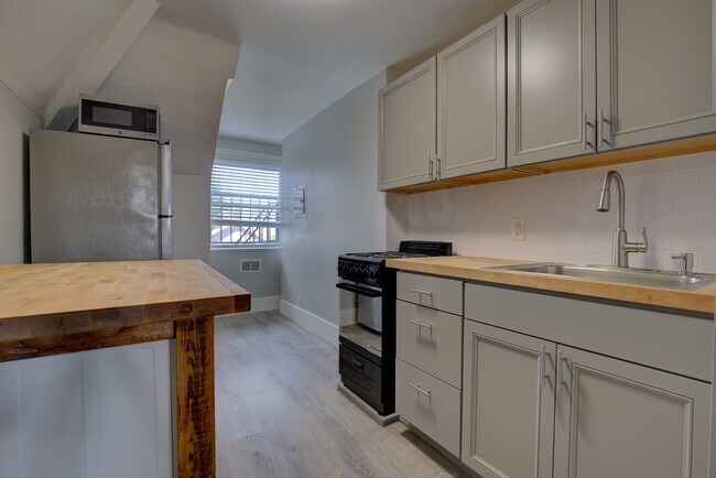 Kitchen - 463 Main St Apartments Unit 12