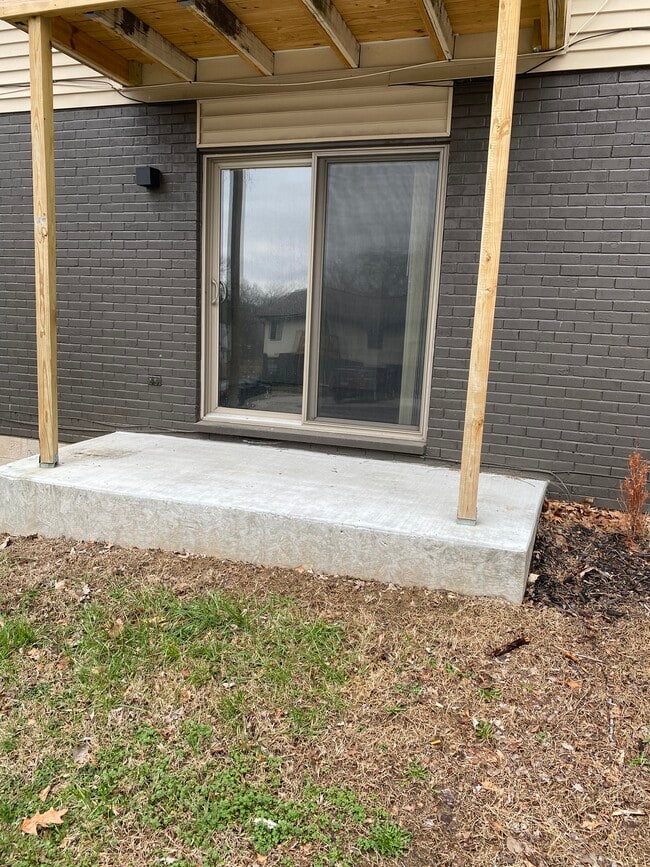 Front Porch - 1002 Cherokee St Unit A