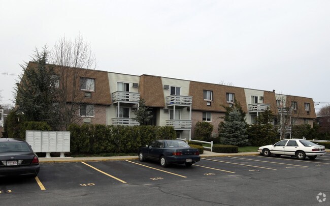 Deer Park Apartments - Deer Park Apartments