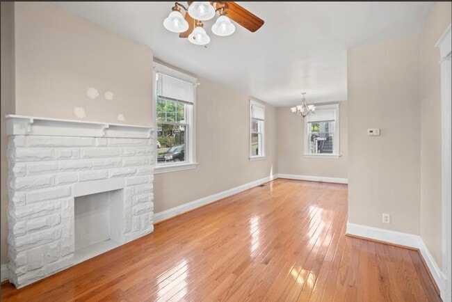 Photo - 465 Ward Ave
