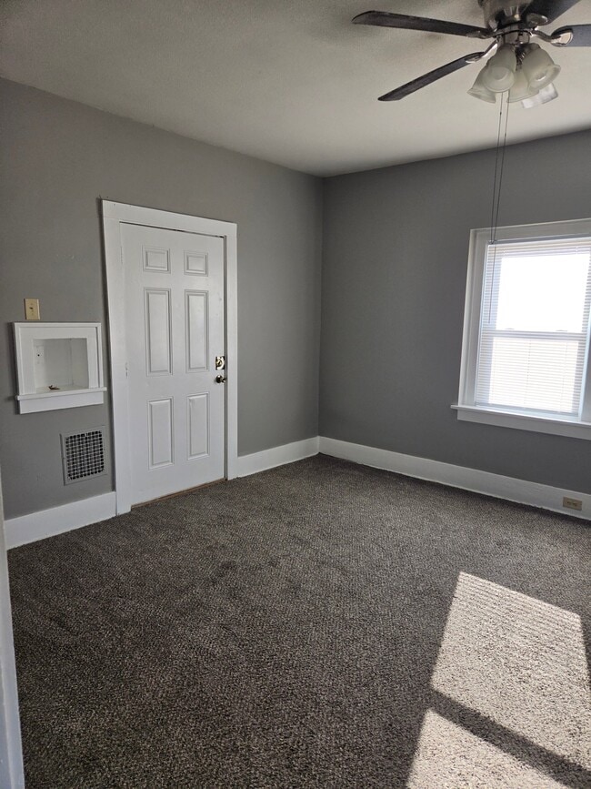 Building Photo - 125 S Seneca St Unit 303