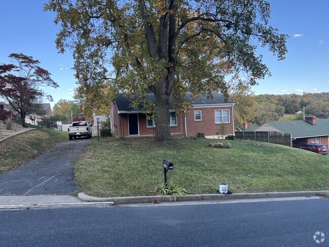 Building Photo - 1607 Dennison Ave Rental