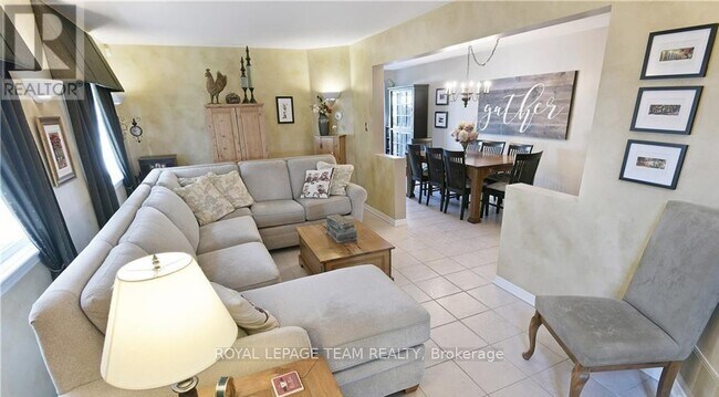 Photo - 32 Riverstone Dr