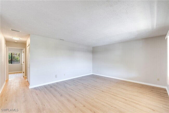 Building Photo - 4629 Bayshore Dr Unit J8 Rental