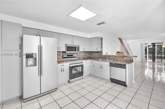 Photo - 800 Sorrento Dr