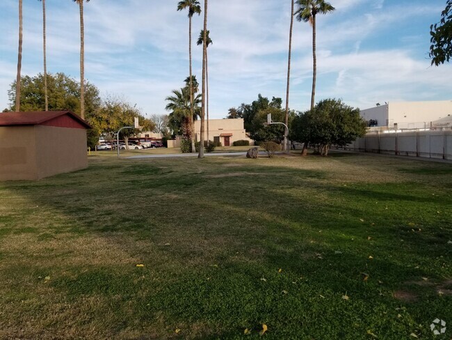 Building Photo - 2 bed/1 bath townhouse-Phoenix