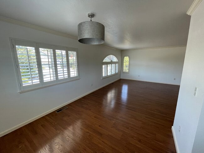 Photo - 108 Powell Avenue Unit B