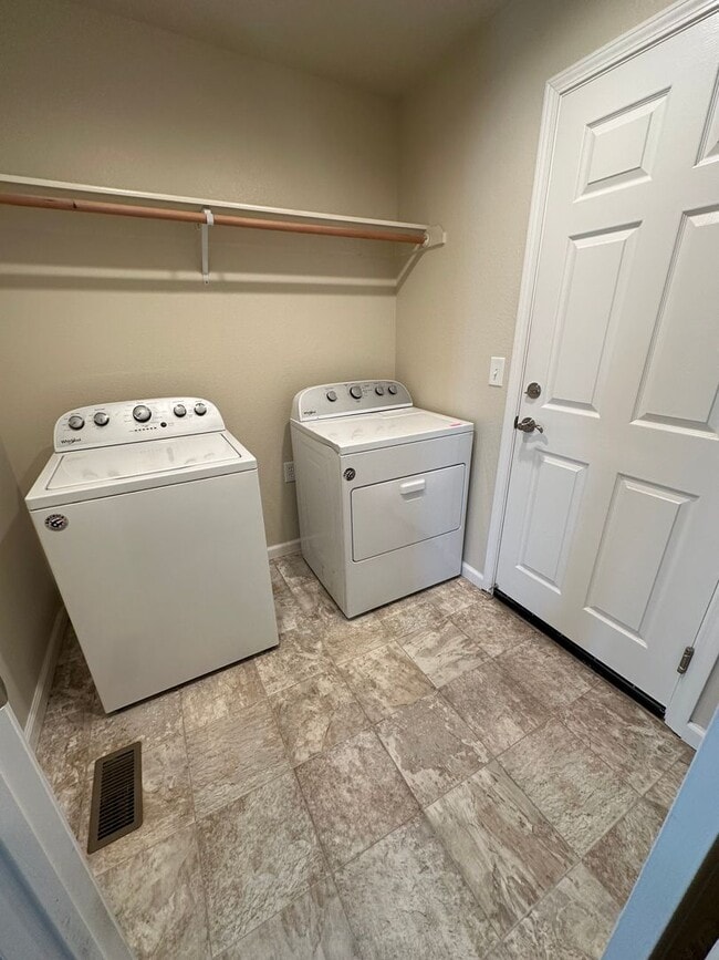 Photo - 4561 Spaight Wy