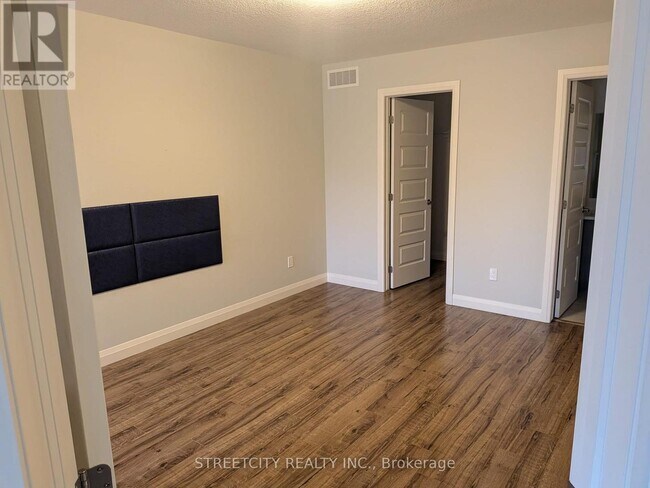 Photo - 3046 Springmeadow Road