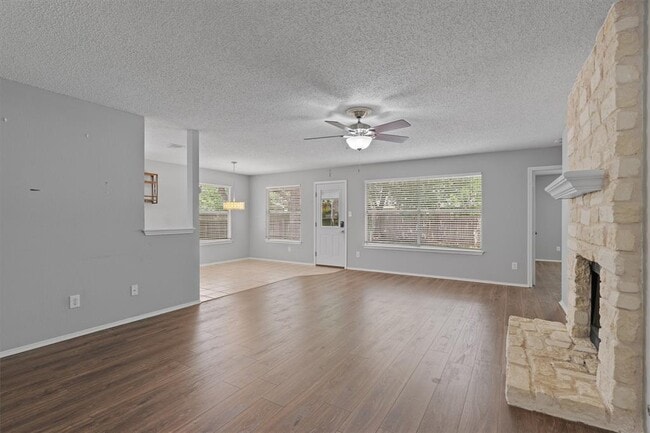 Photo - 913 Dover Pass