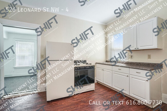 Photo - 526 Leonard St NW